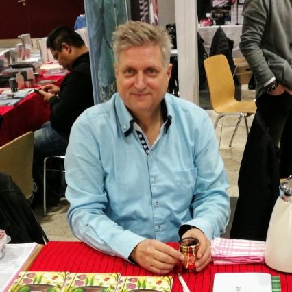 jmnau's profile picture. teacher of luxembourgish
interest in social change
bahai, happiness, education