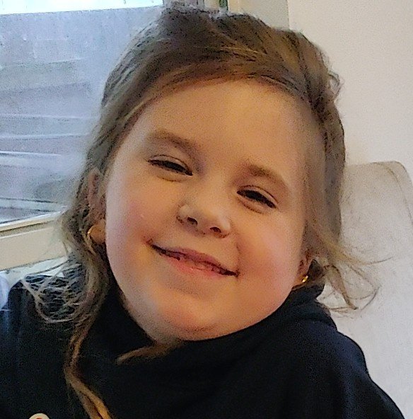 emcsimp's profile picture. Dancer, Girl Scout, T-Ball'r, Valdez Volcano