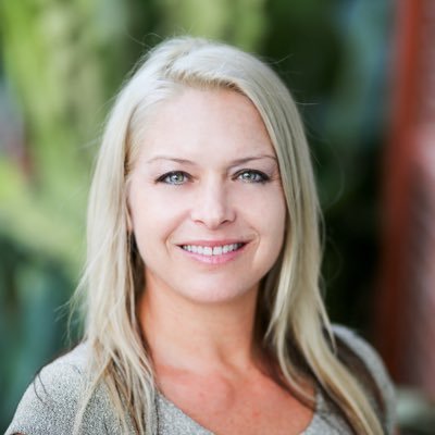 Holisticsara's profile picture. Acupuncturist~ Face Reader~ ☯ Herbalist~ Master Healer~ Teacher 🐾 Pug Lover ❤️ Roller Girl