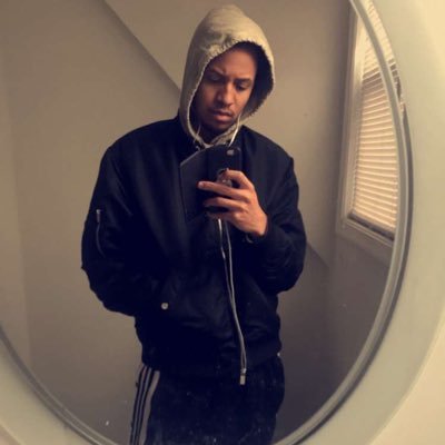 LooseFurs's profile picture. 16 missed calls