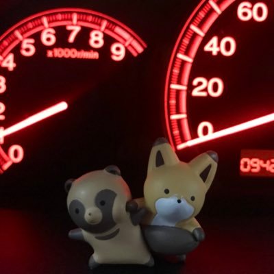 タイちゃん 突然やけど昔ポケモンのエメラルドで俺が学校行ってる間にやり方も何も教えてないのに親父が勝手にポケモンしてて何故か カイオーガ捕まえてたことあるんすよ 捕まえ方おれでさえ知らなかったのに 今でも不思議に思うんよね