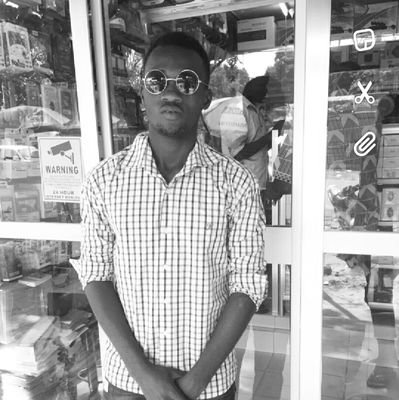 Keurpi's profile picture. Je cherche à joindre le bout du monde avec l'index de mon troisième pieds👌☝👆