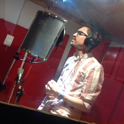 Productor musical, cantante y compositor.
