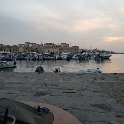 manostonia16's profile picture. 