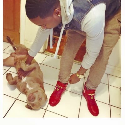 SC: Ferrarri_msport                            Fun , loving , won Father of the year !!! Queens all day. !