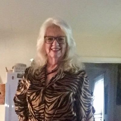 Long time thrifter. Reseller at peddlers mall booth. Love gardening, books, boots, fashion. In a long distance relationship.