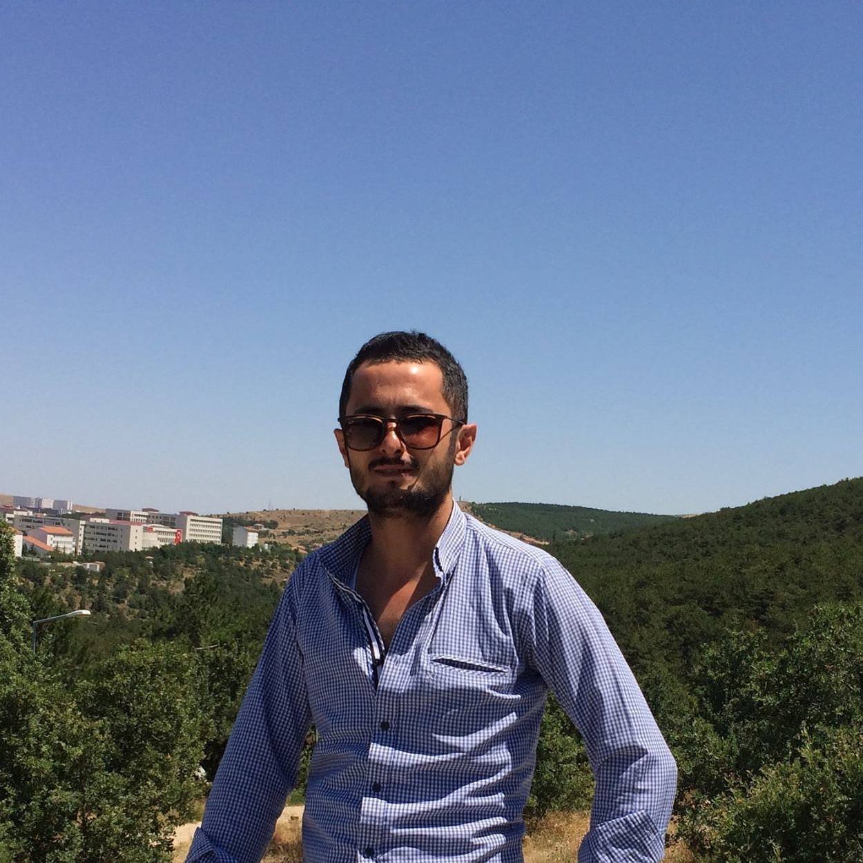 aslan_mahmutt's profile picture. Sevgi tüm dünyayı kurtaracak..😎