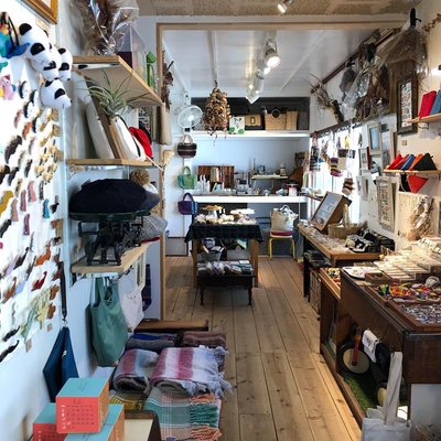 La Potto Teto 本日も12 00 18 00 Open 古道具 サウダージ展 あまねく側にて開催中です お気軽にお立ち寄りください 今日も宜しくお願い致します 静岡市 鷹匠 雑貨屋 古道具 喫茶店 椅子