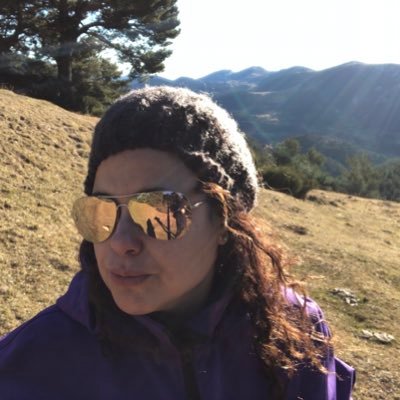 Maestra, que no es poco❣️Rompe las reglas, perdona rápido, besa lento, ama de verdad, ríete sin control y nunca, nunca dejes de sonreír