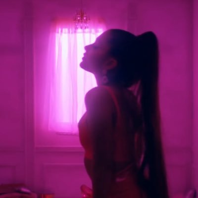 ariana grande.🌙 main: @swvvtener.