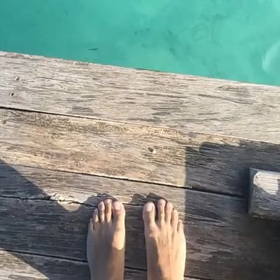 👣