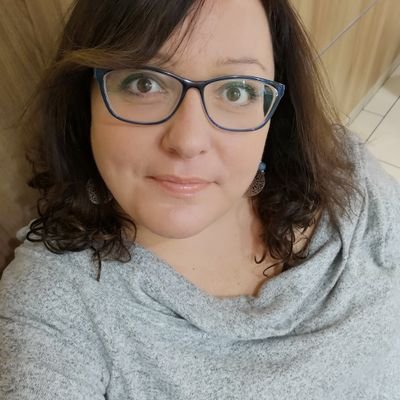 AnaAvia's profile picture. 