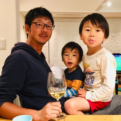 (株)MJE の代表取締役。 住んでるのは奈良。I love フットボール。I love 奈良クラブ。計画的偶発性理論信者。大阪府立大学大学院卒(MBA)。レニーとマイキーとこうのすけとふくまるのオヤジ。9割サッカー(特に奈良クラブ)ちょっとだけビジネスの事を呟きます。どうしても下ネタが好きです。