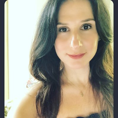 Em⚡️Powerful | Organic Chef | Author | Food Photographer📷 | Climate Advocate |Empowering Wellness with quick recipes for the everyday busy lifestyle.
