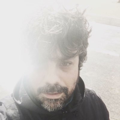 Motion Designer. Nací en el 80 pero soy digital. Tengo un perro llamado Spoiler. Madrid #Freelancer https://t.co/q2IG13QDFr