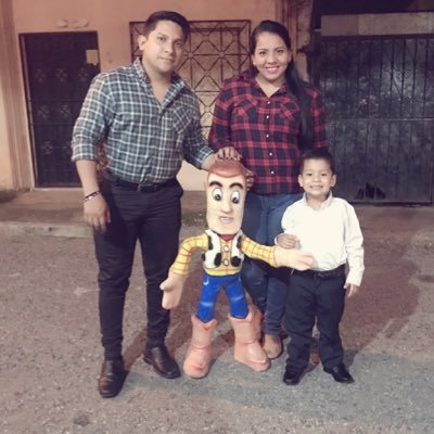 AuriaCalero's profile picture. Gracias a Dios con una Hermosa Familia