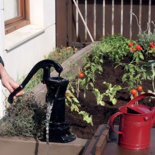 Jardins autonomes démontables ht70cm,équipés pompe à bras ! Dim variées.Jardins pour tous,partout!rdv sur notre site. #agricultureurbaine #bio #école #ehpad