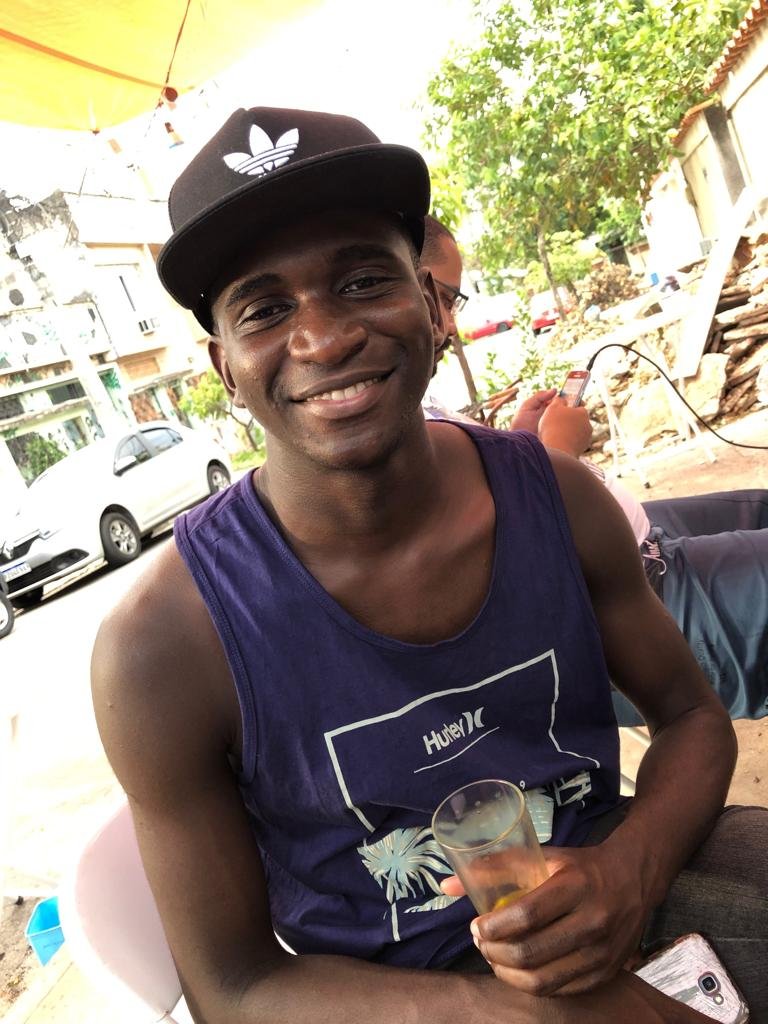 carioca / 25 years old / militar perdido a caminho da faculdade