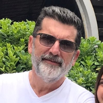 Inversor y desarrollador de una visión práctica sobre la Vibración Consciente.
Padre. Ciudadano despierto.
Messi, Argentina y Boca en el alma. Afiliado a la UCR
