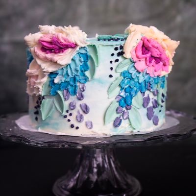 Conservative cakes fighting for freedom of speech. 🎂🦅