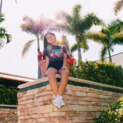 getting that vitamin c & feelin the breeze💛 🤠insta: @dianakylie