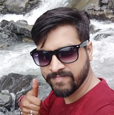 robin26122003's profile picture. 