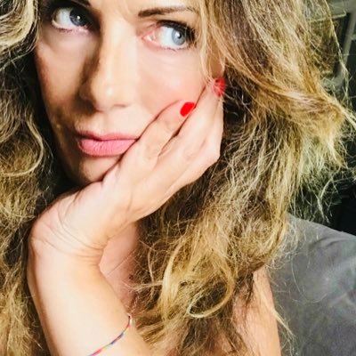 LaPeppi's profile picture. Selvatica di natura, cerco meraviglia, parlo con le immagini.