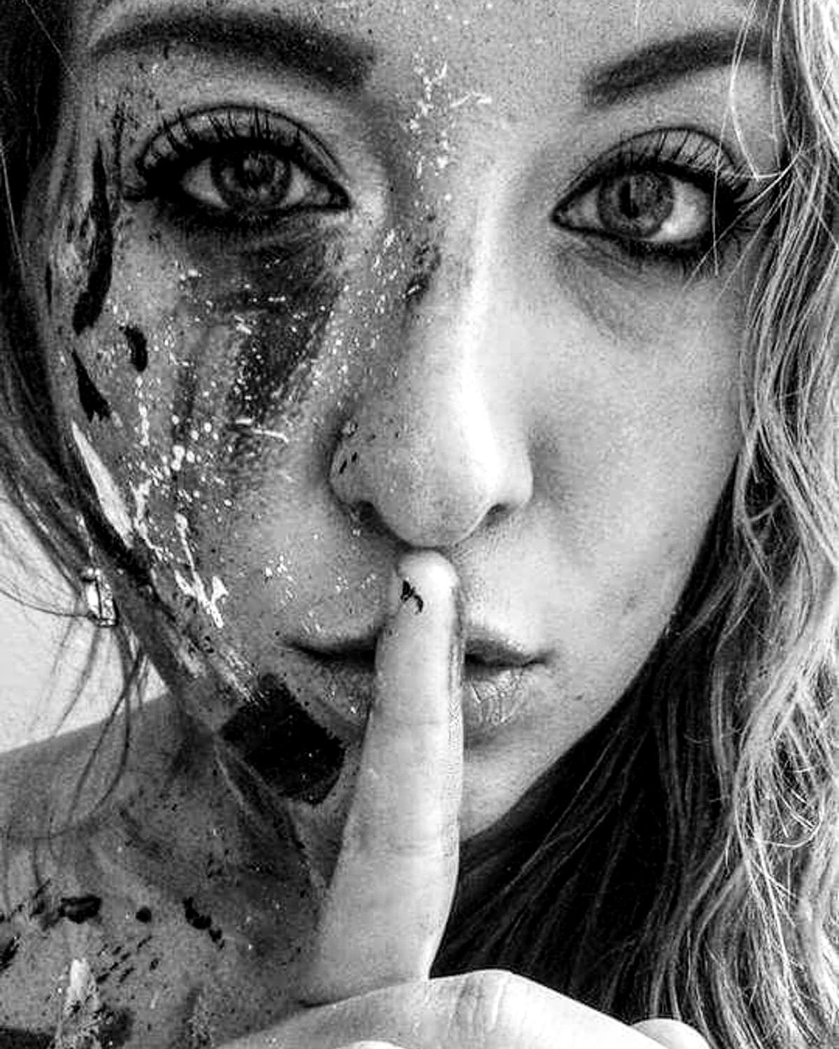 LauraCastroArt's profile picture. Mixed media abstract artist.