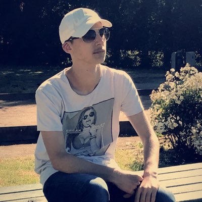 Compte secondaire de @ManilaShadow ✌️ . Euuuh je suis drôle ( enfin je crois ) , et j’aime discuter et faire de nouvelle rencontre . Venez qu’on s’éclate tous !