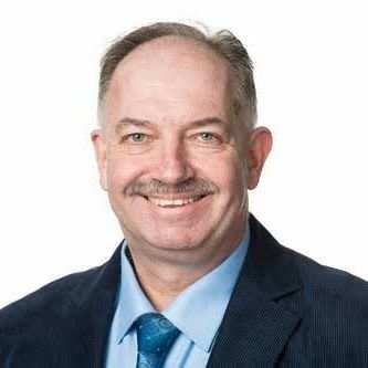 Manager inkomensvoorziening gemeente Amsterdam. 
Fractievoorzitter VVD /plv. voorzitter raad Vlissingen/ Voorzitter streekomroep WFM96. Getrouwd met Carmen.
