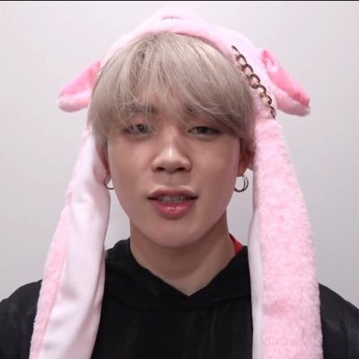 soyeon68516267's profile picture. don’t follow this account, please follow @soyeonpictures