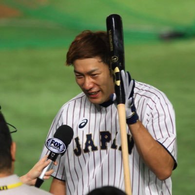 柳田悠岐 選手を応援している方、尊敬している方 愛している方、フォロバ100%を誓います。 柳田選手の画像を加工しては投稿します🦅 みんなでせーっの3150‼︎💪もちろん本人ではないッス