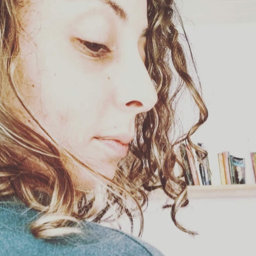 Ela é tão bela,
que, por certo, hão de ressuscitá-la.