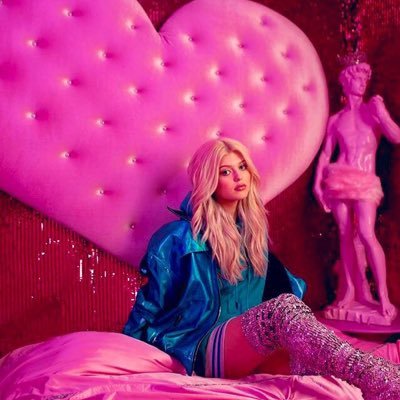 azra69614586's profile picture. 