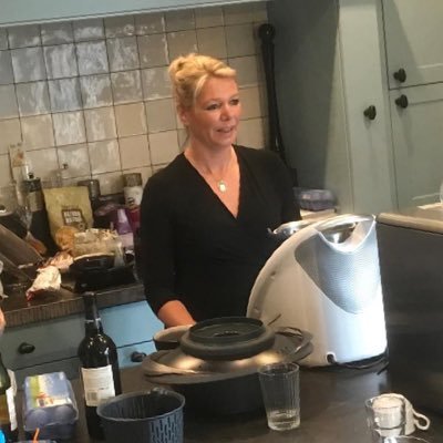 Nurse, social worker, quality worker, mom and wife, love to cook healthy foods - feel good- thermomix