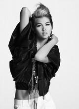 @HayleyKiyoko Rocks. She is so awesome. Follow Her. She is lefthanded. She is in the band @TheStunners. She is HOTTTTTTT!! I wanna marry her.