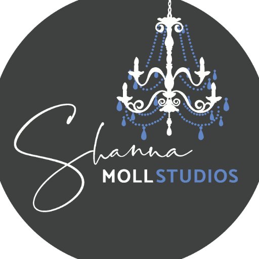 Shanna has 32+ years experience as a Master Stylist & Hair Loss Expert. Shanna specializes in fine & thinning hair and non-surgical hair replacement solutions.