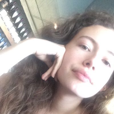 isabellahaysv's profile picture. she/her