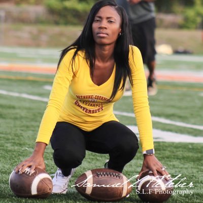 SportingApparel ▫️Recruiting▫️College Tours▫️Football Operations Manager▫️Female Sports Guru 🏈🏀⚾️⚽️▫️Blogger