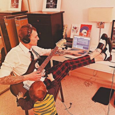 Musician 🎸- Dad 🙋♂️ - Married to @neekwalker 💍 - Adrenaline Junky 💉- NEW MUSIC COMING SOON! 💽