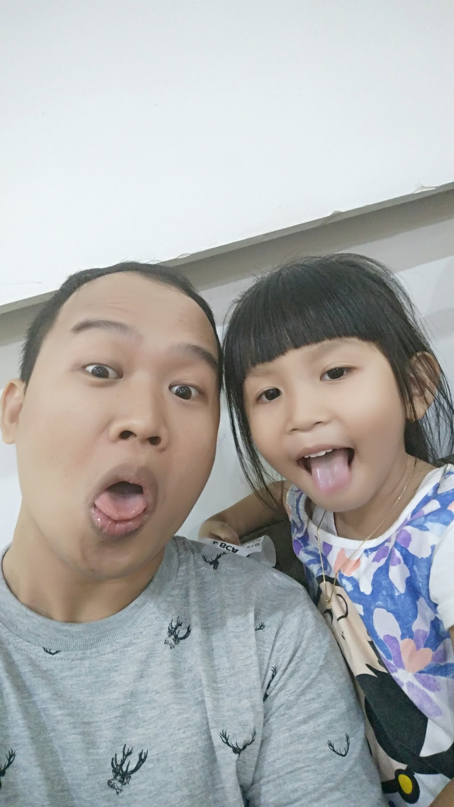 ha___________ri's profile picture. -
