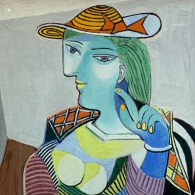 mellyvgreen's profile picture. 