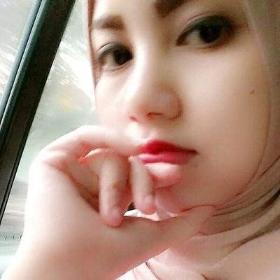 yhenyjasmine's profile picture. 