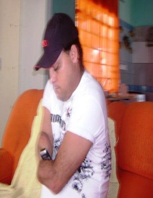 sou compositor . sou ou único no Brasil a compoe e melodia. sofri um acidente e perdi ambas as mãos.