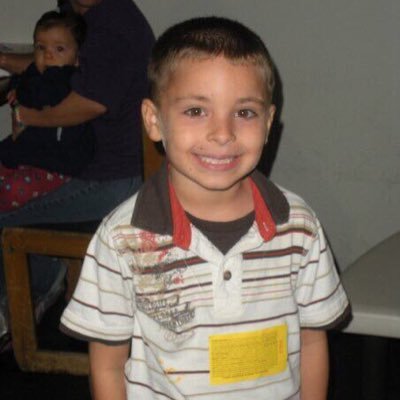 dylancredeur_'s profile picture. Someone write a biography for me to put here