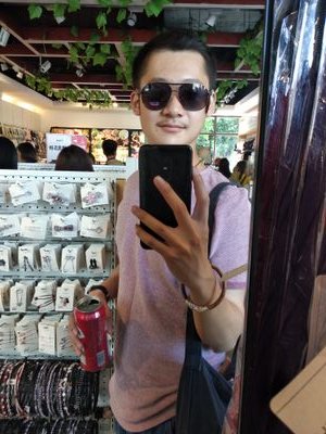 zhangrunyu1995's profile picture. hollow