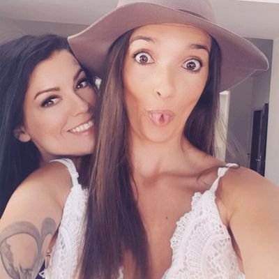 FoxlaRox's profile picture. South African living in London.
I'm just here for the gigs, food and to pet all the dogs.