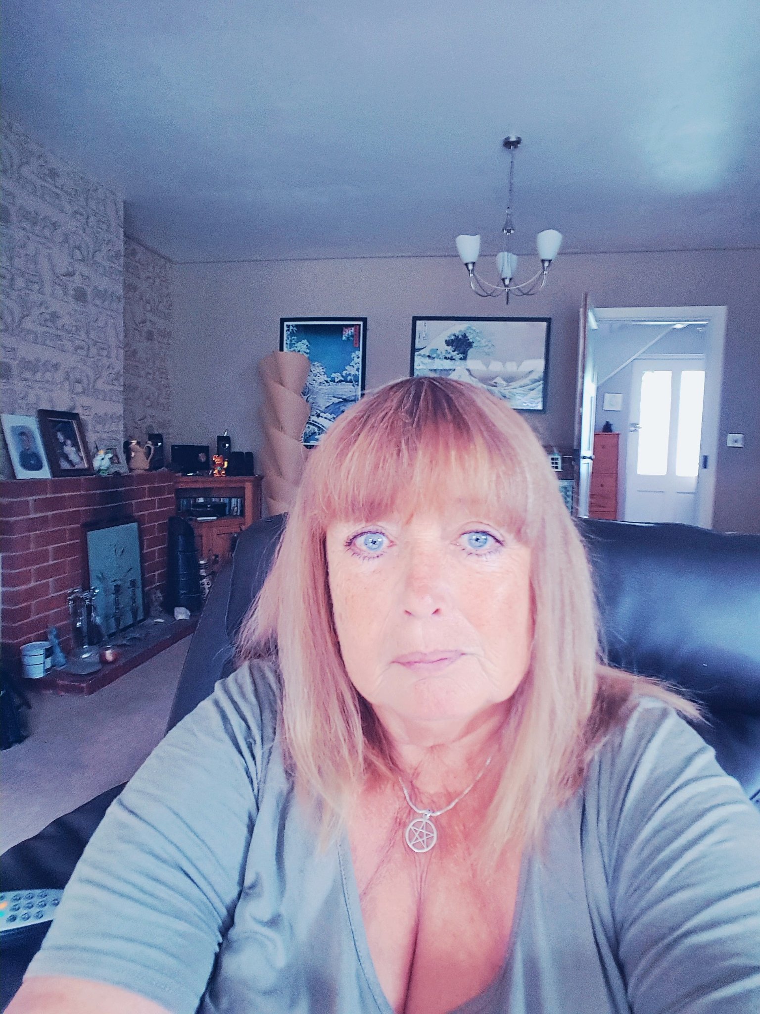 Bibliophile, Thalassophile, Ailurophile.
I'm a witch who likes words, gin, rum, nature, animals and people. Not necessarily in that order.