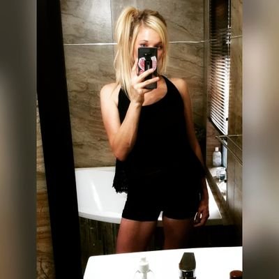 kerricoetzee's profile picture. 🌍 SoUtH aFRiCa
🏠 GaUtEnG
🏠 CeNtUrIoN
'85 Baby
🏳️‍🌈 eNgLiSh 
MoMmY oF 2 😇
♎LiBrA bAbY
👀blue