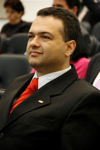 consultor e palestrante em inclusão, responsabilidade social, SUAS, Gestão Estratégica. Corinthiano amante de histórias, sabores, lugares,amigos e família